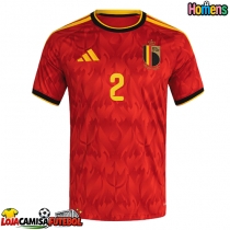 Camisa de Futebol Bélgica Zeno Debast #2 Equipamento Principal Mundo 2026 Manga Curta